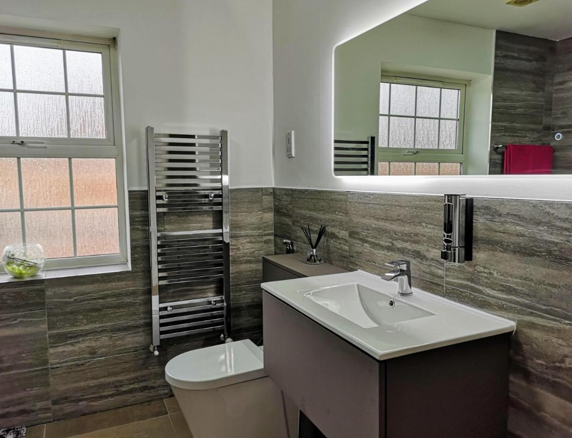 Stunning Room With Large Private Bathroom Derby Exterior photo