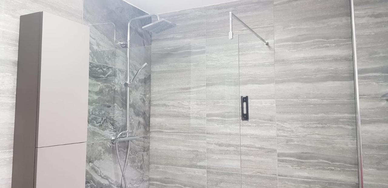 Stunning Room With Large Private Bathroom Derby Exterior photo